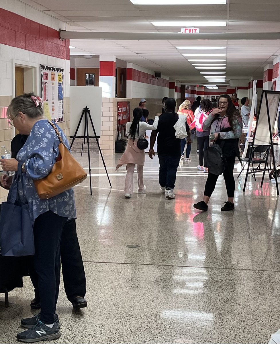 conn_rosario's tweet photo. We had a successful Back to School Open House last week. Thank you to our special guests and families for joining us . @HCS_TitleI @HamptonCSchools @cmomont8 @educator_rucker @TandieTaliafer1 https://t.co/aYV2afFUvY