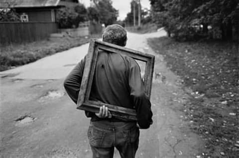 "¿Sabes qué se hace cuando no se puede más? Se cambia". 
Alberto Moravia 
📷Emil Gataullin