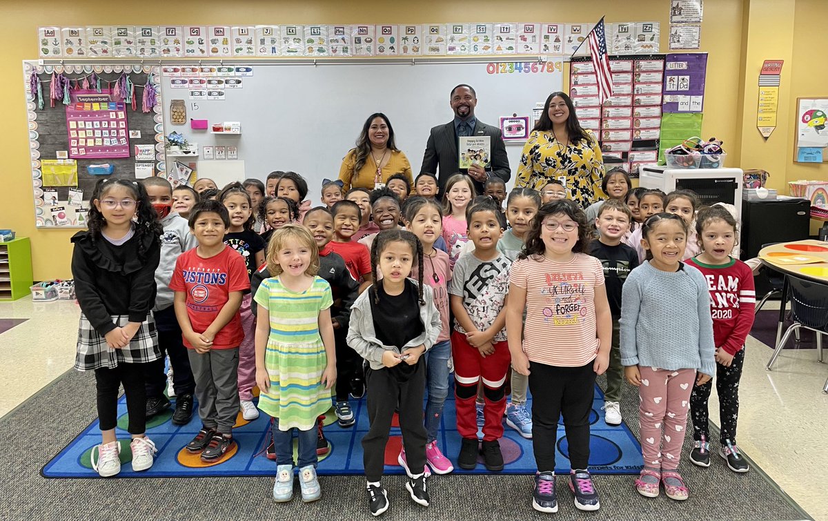 Thank you to the kindergartners at Escuela Smart Academy for inviting me out to read “Happy Within” “Feliz Por Dentro” in both Spanish and English. 

TPS Proud!