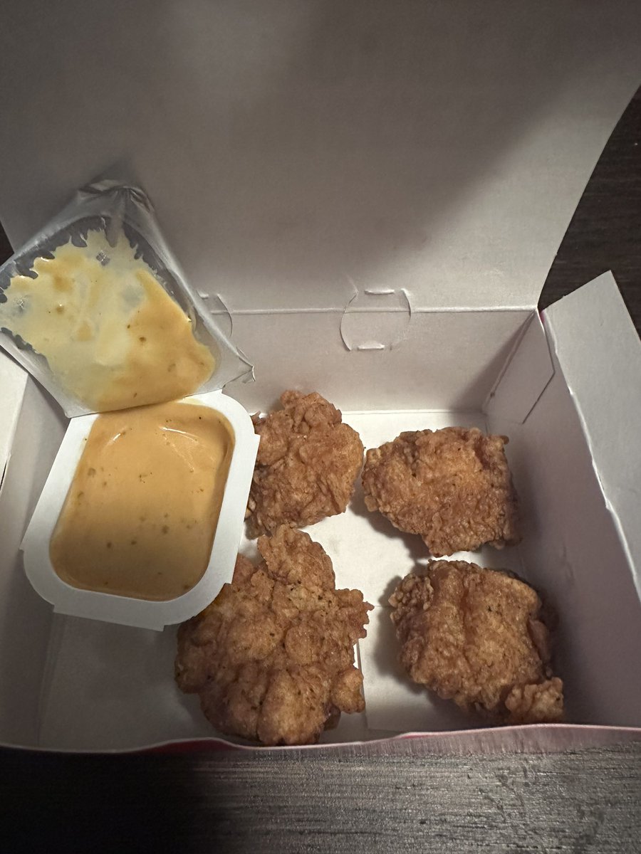 uhhhh <a href="/kfc/">KFC</a>  3.75 for this?  Imagine if it had only been three like it was supposed to be? 🤦🏻‍♂️ #weak