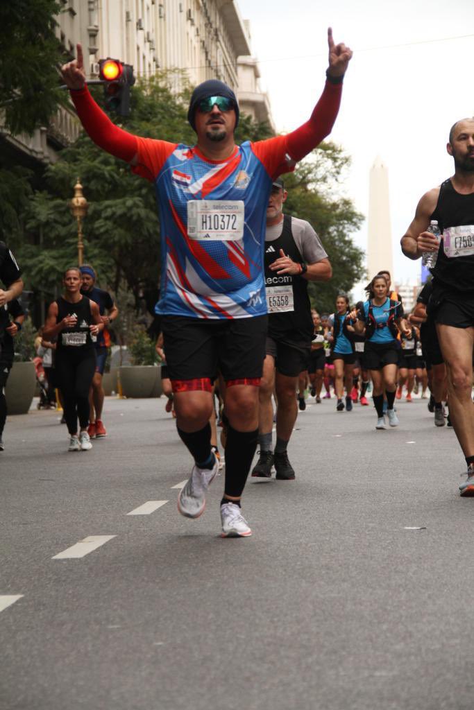 Dartagnanpy's tweet photo. Maratón de Buenos Aires 2023
Mi primera carrera de larga distancia (42.195mts) de puro sentimiento, de pura disciplina, voluntad, amor propio!! Hoy puedo decir #SoyMaratonista #BrazosArriba https://t.co/ERhNAwDRji