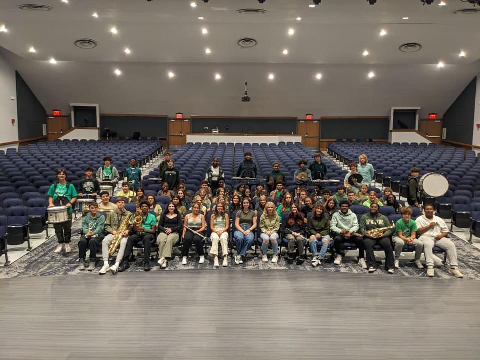 NBTO Members &amp; NB Students wearing green to show our love &amp; support to the Farmingdale Community. 💚 #DalerforaDay. #DalerStrong #Nysutfamily <a href="/nysut/">NYSUT</a>