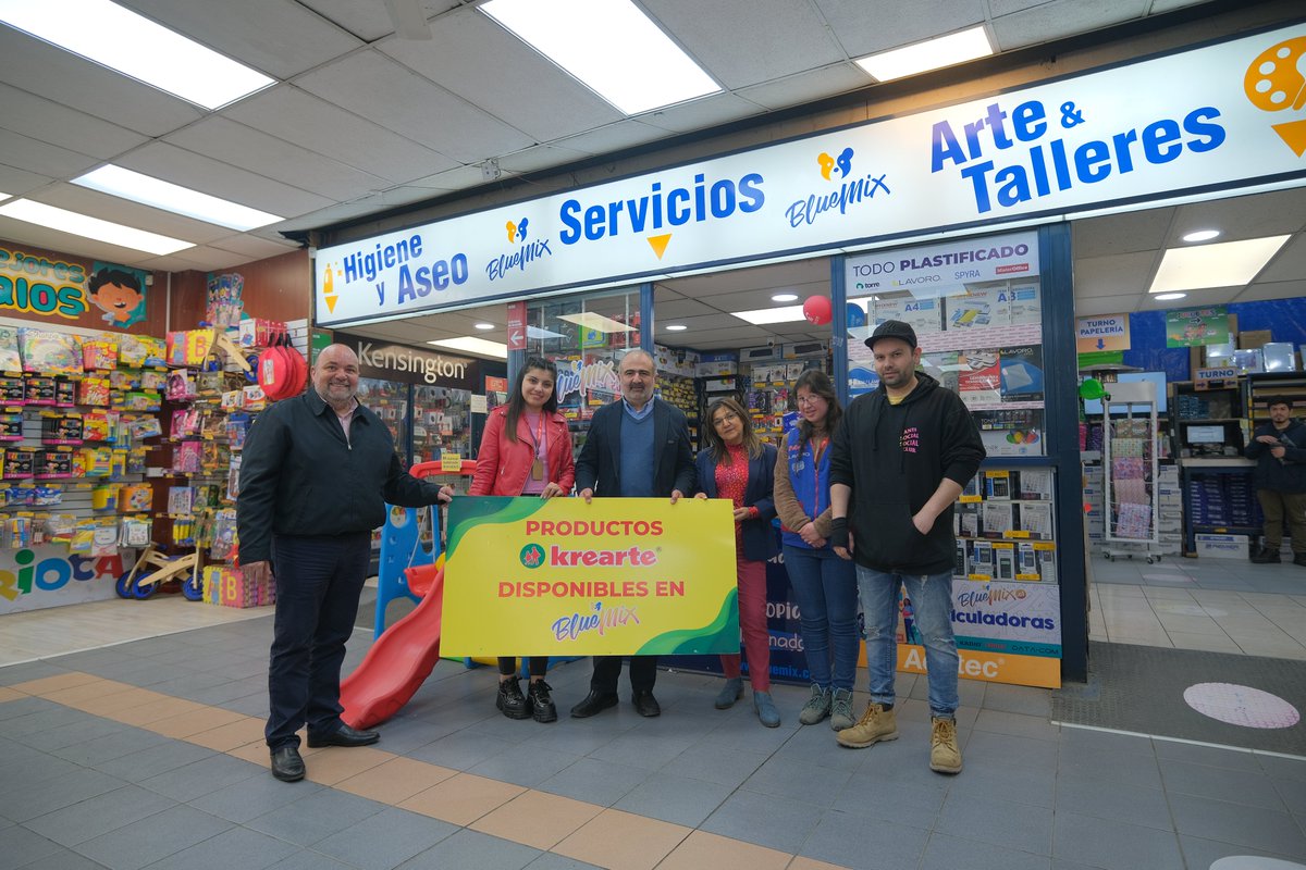 CChCChillan's tweet image. 🔵Con el objetivos de crear alianzas de trabajo y planificar proyectos para el desarrollo regional, este martes el pdte. de la CChC Ñuble, Ricardo Salman, se reunió con Fernando Escrig, gerente de #Bluemix, una importante librería y papelería local con marca propia de productos.
