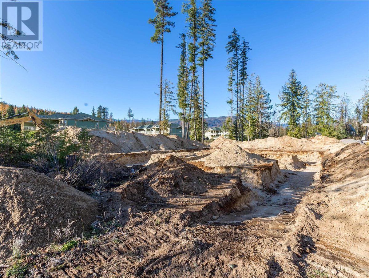 DefeoRealEstate's tweet image. 🏡 Dreaming of year-round or recreational living? Don't miss this chance at Mabel Lake Resort! 🌅 Spacious .27-acre lot, amazing amenities, and your dream cabin could be a reality by Spring 2024. Contact Kim Cucheran at RE/MAX Vernon 📞 MLS# 10284880