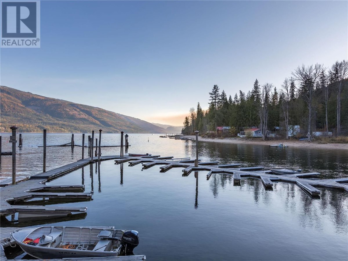 DefeoRealEstate's tweet image. 🏡 Dreaming of year-round or recreational living? Don't miss this chance at Mabel Lake Resort! 🌅 Spacious .27-acre lot, amazing amenities, and your dream cabin could be a reality by Spring 2024. Contact Kim Cucheran at RE/MAX Vernon 📞 MLS# 10284880