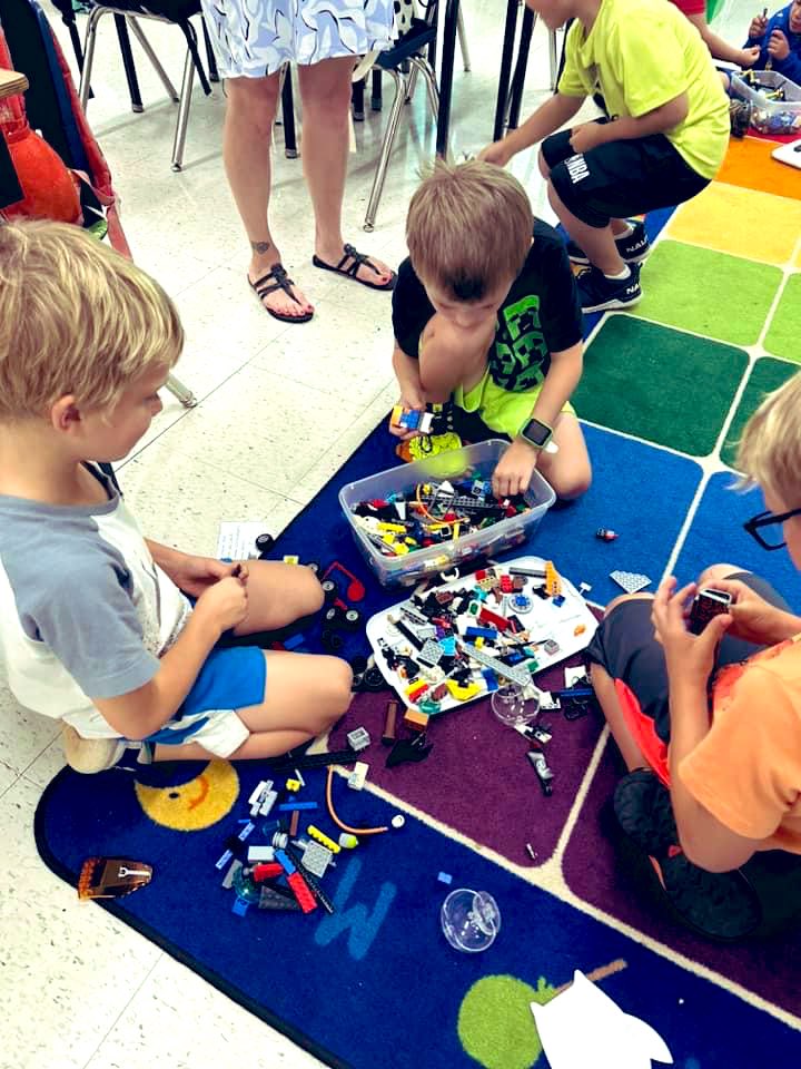 Covey Clubs launched <a href="/TaylorsElem/">Taylors Elementary</a> ! This opportunity empowers students to find their genius &amp; build relationships across the school.
Covey Clubs were made possible by the  Leader In Me Adult Lighthouse, Action Teams, &amp; # PTA.   Synergy for success! <a href="/TheLeaderinMe/">The Leader in Me</a>