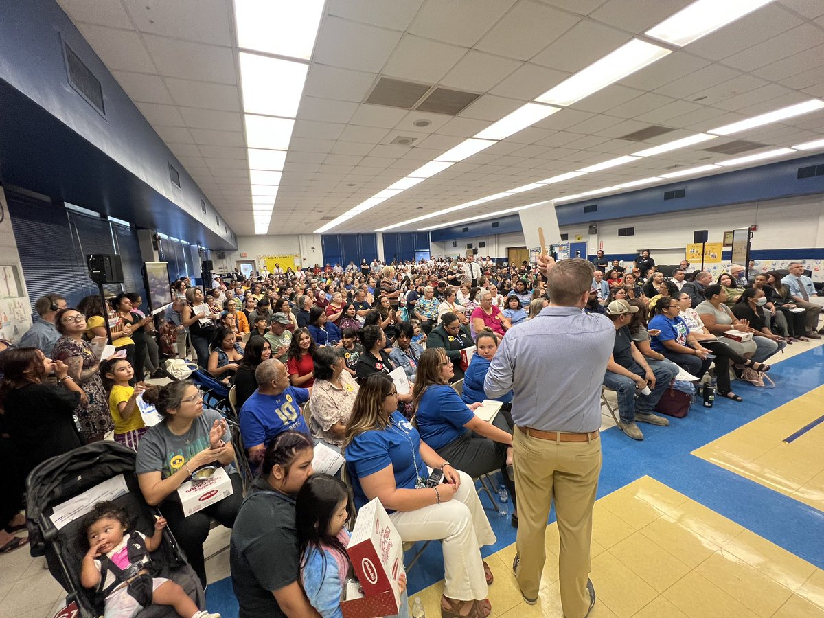 sportsguyjose's tweet photo. It’s extremely packed in Collins Garden on San Antonio’s southside. The elementary school is one of the 19 schools that SAISD recommended to close. Storm elementary which is just on the other side of the tracks is another school slated to close. Some of these students will be relocated far from this neighborhood.