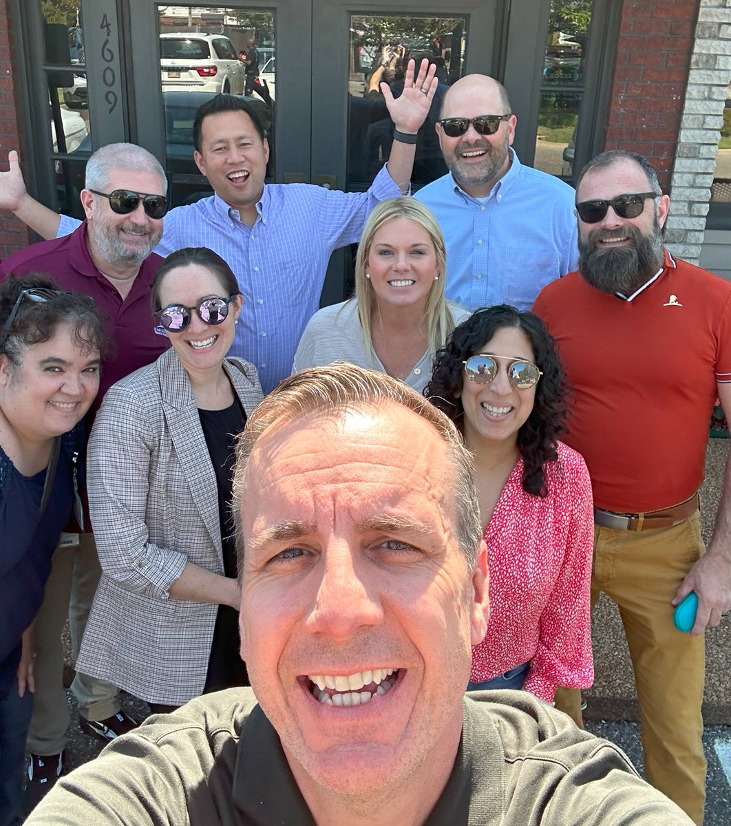 cypresswalls's tweet photo. Team #ALSAC @StJude lunch bunch today @Chilis. This is a mighty marketing crew! The pepper logo in the sign at the #Memphis location on Poplar was derived for #StJude patient art! Love it! #ChildhoodCancerAwarenessMonth #forstjude 💛💛💛💛 https://t.co/XxEwjj255J