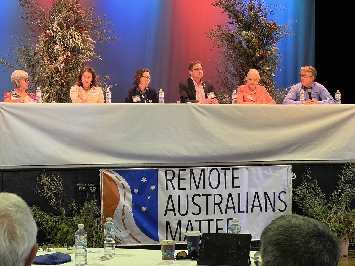 wilgamed's tweet photo. In Charleville with @RuralDocDan @nwqran @BelotMegan and @RFDSQld Chair Russell Postle and Federation Exec Director @FrankGQuinlan to talk all things remote health. Fantastic conference @AnnabellBrayley !! https://t.co/UOb3vEakYb