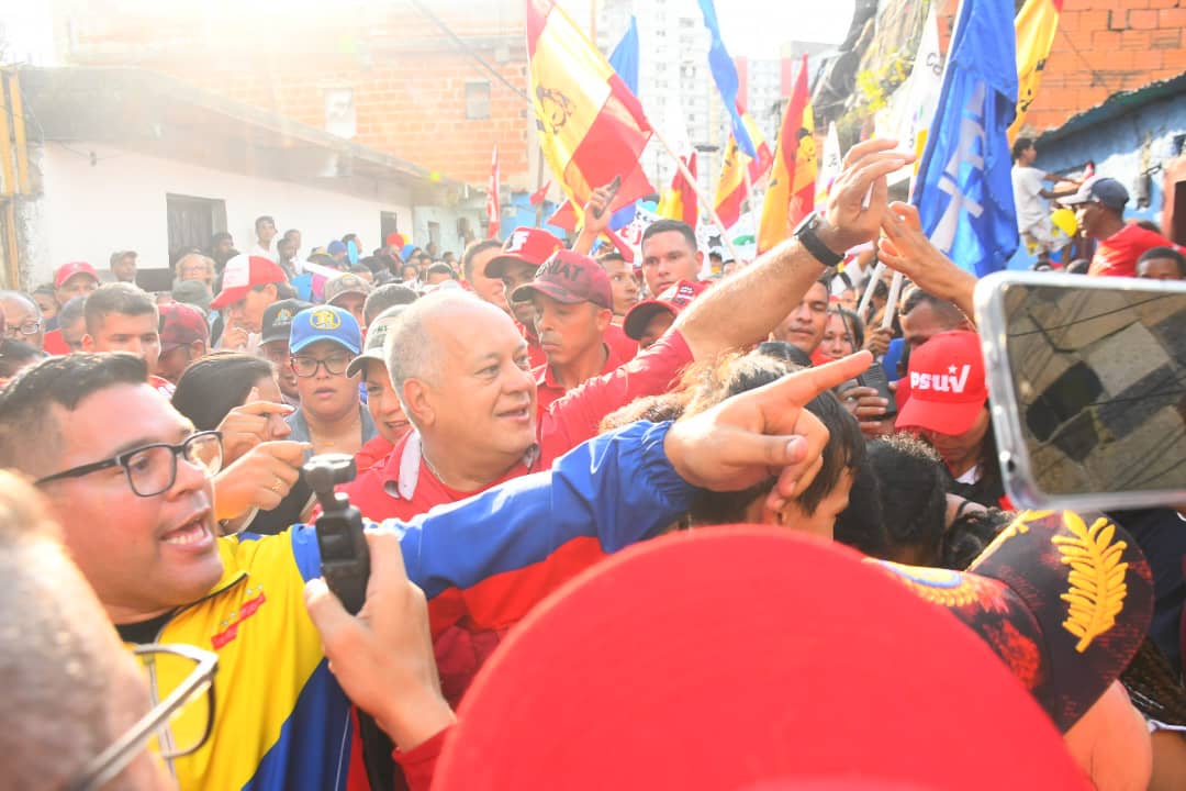 En Pinto Salinas lo tienen claro: El Esequibo es Nuestro!! 🔥💪🏻 ¡El sol de Venezuela nace en el Esequibo! 🇻🇪❤️ @NicolasMaduro @dcabellor @ConElMazoDando @PartidoPSUV #PrimariasNoHay #DiálogoSoberano