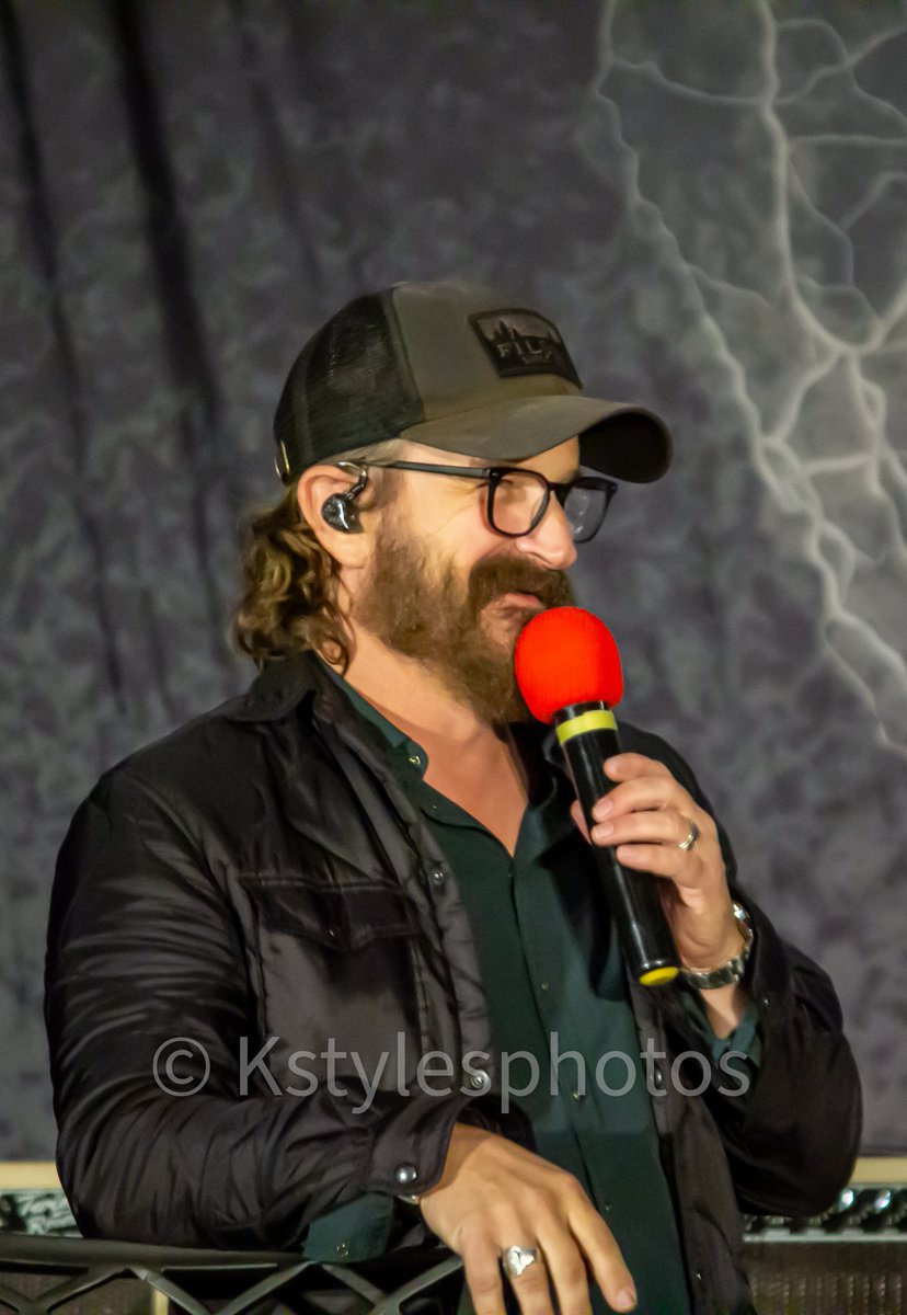 kstylesphotos's tweet image. A @KingsOfCon appreciation post. These two sure know how to make my days brighter! 

#CreationMinn #SPNFamily #kingsofcon #kstylesphotos