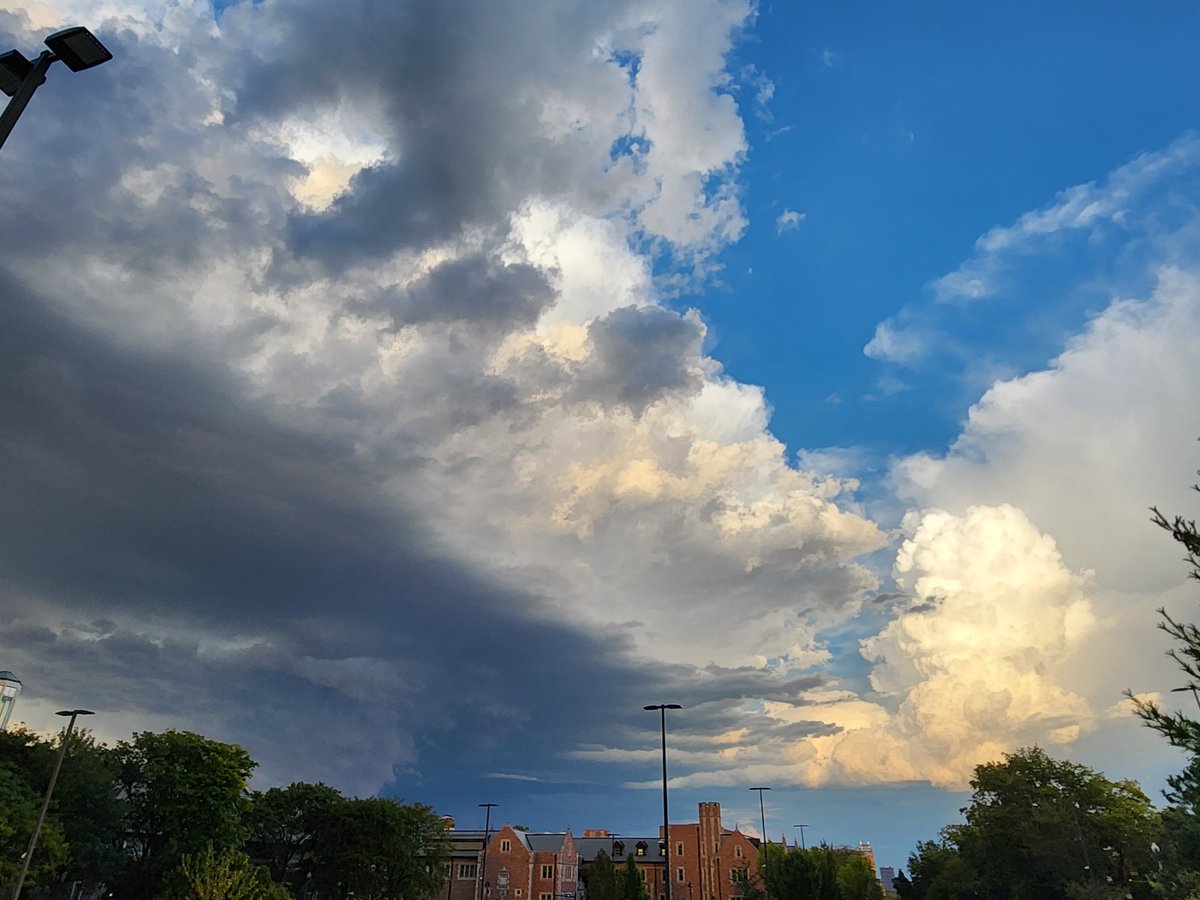 RedProdigal's tweet image. Skies over St. Louis.  #FirstArticle #Creation