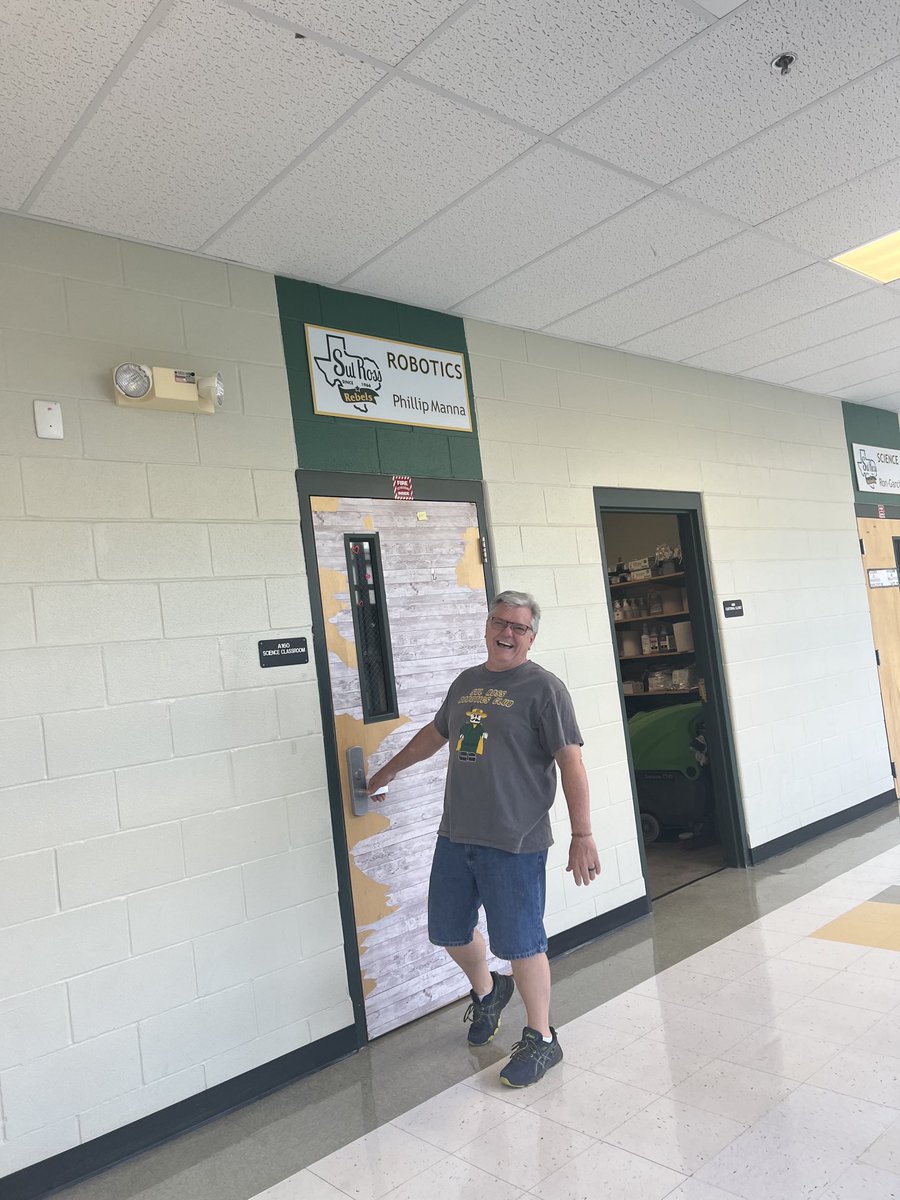 alvareznisd's tweet photo. Surprise!!! ❤️ this happened this week. Philip practically lives at @NISDRoss we might as well give him a classroom! 😃 hands down the absolute best volunteer. @phillip_manna thank you for all you do for our kids. #Rootedross https://t.co/hyaYoTjU1q