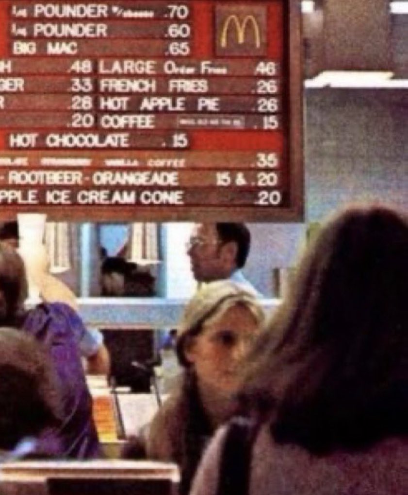 SmithBman's tweet photo. @Super70sSports Also, on this day Gus decided he was done in the burger business and decided to test his luck in the fast food chicken business. https://t.co/EnGYUCwCEF