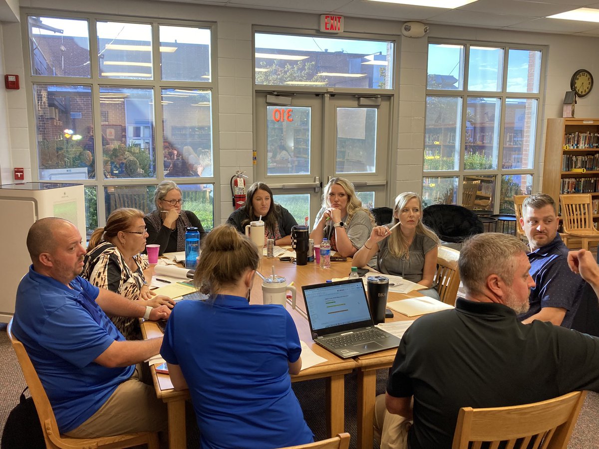 KDFIREDUP's tweet photo. Great night in Billings R-IV with the strategic planning / CSIP team. Very committed and dedicated to the success of students group! #CSIP #team #communitypride #excellence @MASALeaders @MissouriSBA https://t.co/Z6UIkPqO0O