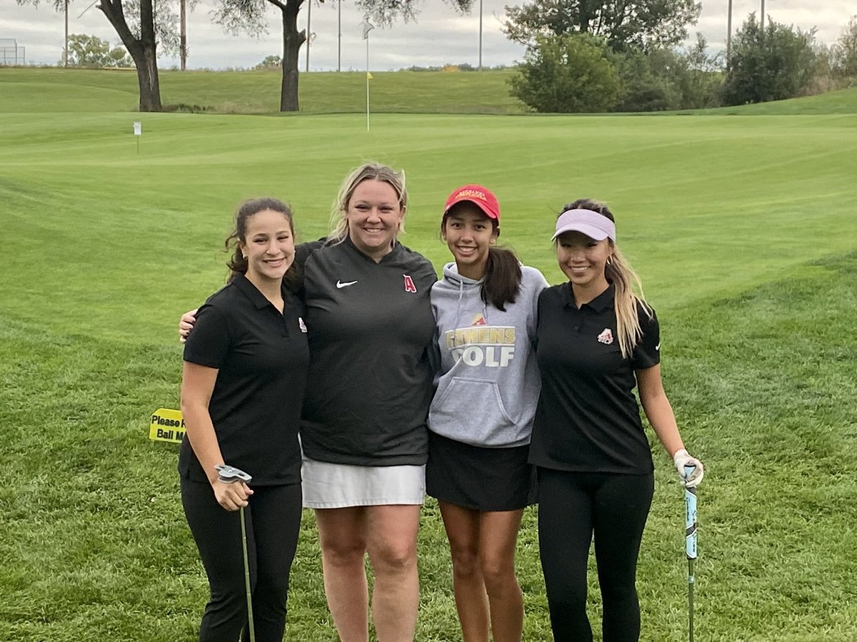TroyAthensGolf's tweet image. Some pics from our Girls Golf / Staff outing today @ Sanctuary Lake

#gohawks 
@troy_athens 
@AHS_Athletics23