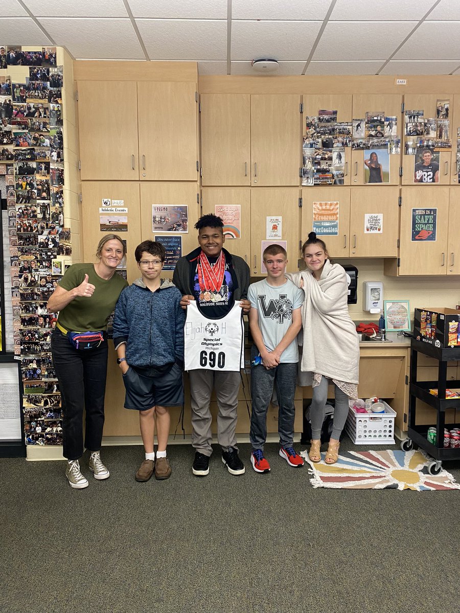 We are proud of our students getting involved in extracurricular events. Mrs. spreitzer paid a visit to watch David bowl some strikes. 🎳
