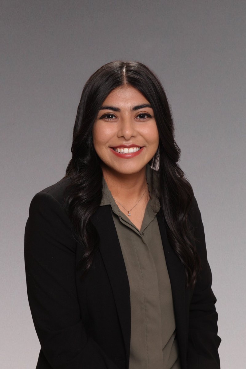 marleneahdez's tweet photo. Certified my application then scrubbed into an emergent case, what a perfect start to #ERAS2024! 

I’m Marlene Hernandez and I am so excited to be applying #generalsurgery 

My passions include: mentoring, serving underserved communities, and DEI initiatives #latinainmedicine https://t.co/4cZjoVaXzF