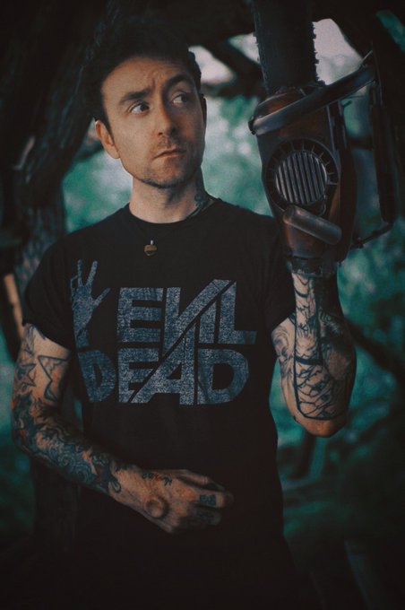 Just casually waiting for #horrorcon in LA https://t.co/Ao1KUUxXfg<a href="/tag/horrorcon"class="tags">#horrorcon</a>