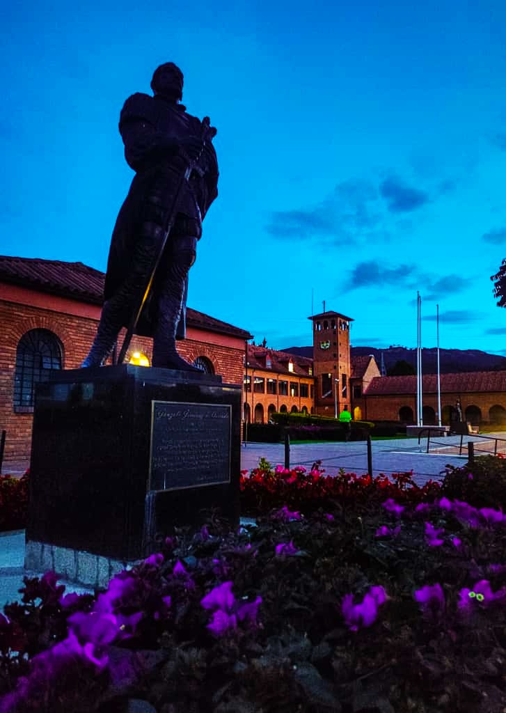 EscuelaSubof's tweet photo. Imágen de nuestra escuela que refleja la excelencia en los 73 años de trayectoria como Alma Mater de la Suboficialidad y del Nivel Ejecutivo "Estudio-Honor-Legalidad".

#DiosYPatria

Fotografía
Subintendente Jairo Jhovani Echeverri. https://t.co/we6egBgWb4