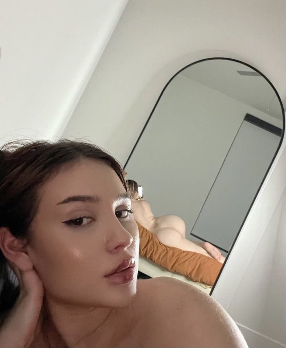 I am a seductive woman I like to dance on Cam, I am a naughty and convinced woman, can we exchange caresses together?