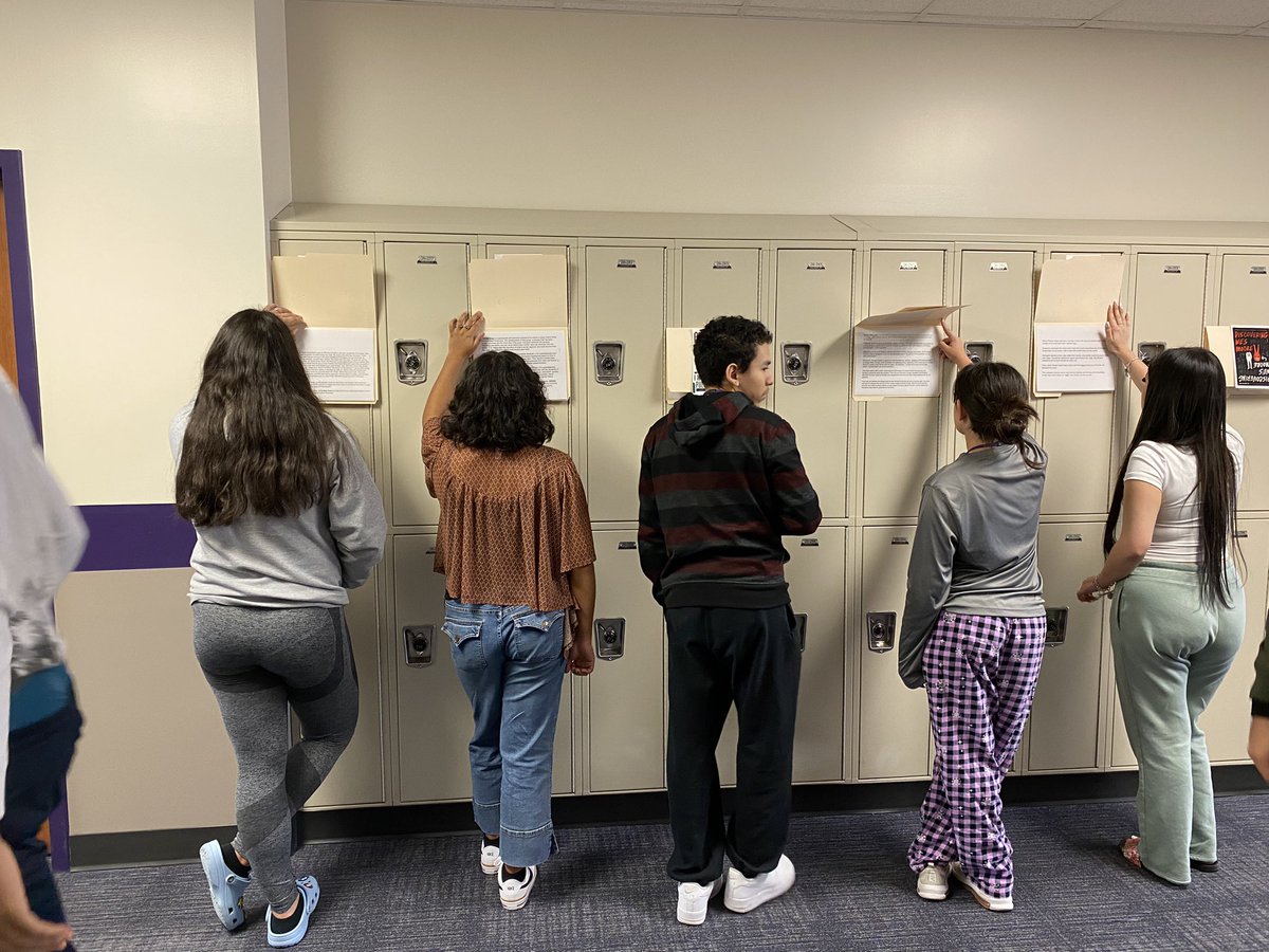 missmkhughes's tweet photo. Messenger and Scribe to get a “taste” of the book club books!
The messenger reads the summary and tells the scribe, who writes the summary in 2-3 sentences. Ss were up and moving AND discussing all NINE books! 💜#teammav #ilovemortonranch #mavsinaction https://t.co/AtYnFnyC3G