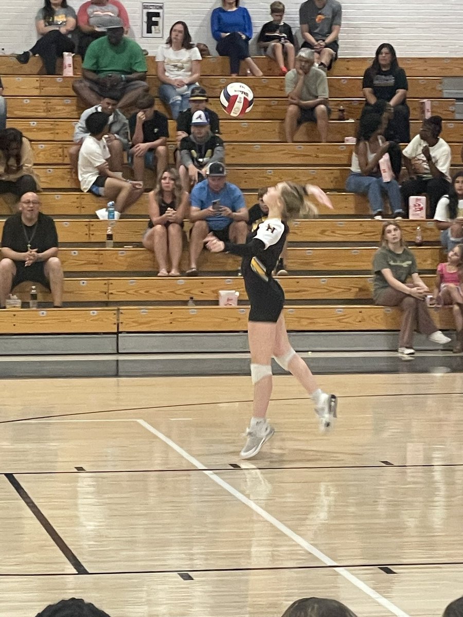HobbsAthletics's tweet photo. Lady Eagles beat Organ Mountain in 5 hard fought games tonight at Tasker Arena. 
#theGoldStandard https://t.co/EY0FVQHTin