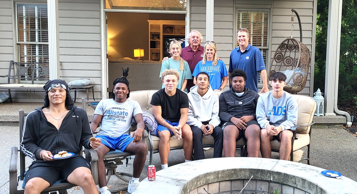 vaughtsviews's tweet photo. Knowing that @CoachParks6 has to be loving this support for @danvilleadsfb https://t.co/dHAGvuwakI