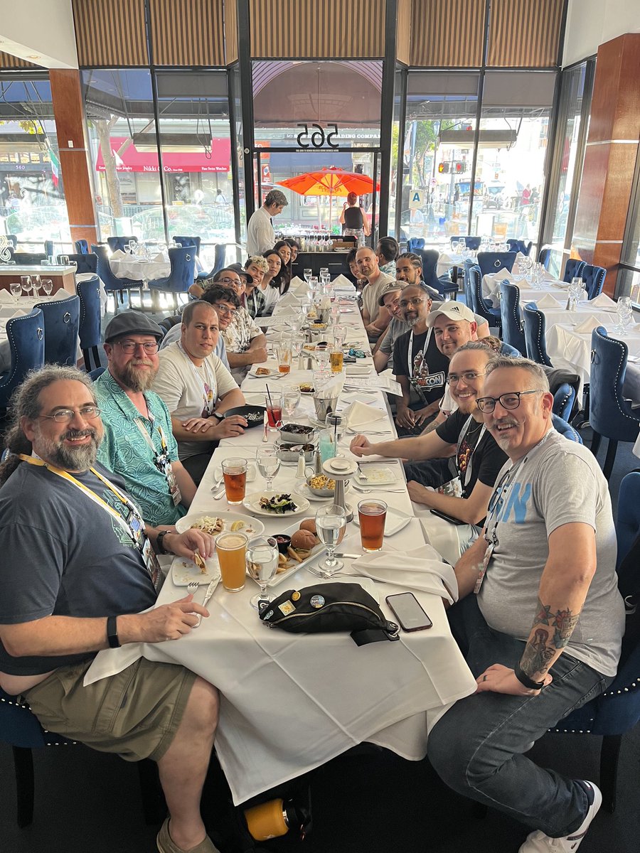 Angelica_Hill's tweet image. Meeting up with the Meet-up of Meet-up Crew [how wonderfully meta 😝] - Thank you to the wonderful organisers @javaducky @wilkenrivera @BenjiVesterby - @GopherCon
