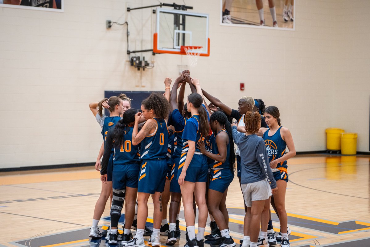 UTEPWBB's tweet photo. 🗣️Hey Alexa, play 'Work' by Rihanna.
#FirstOfficialPractice | ⛏️ x 🏀 https://t.co/A4CReKMPlX
