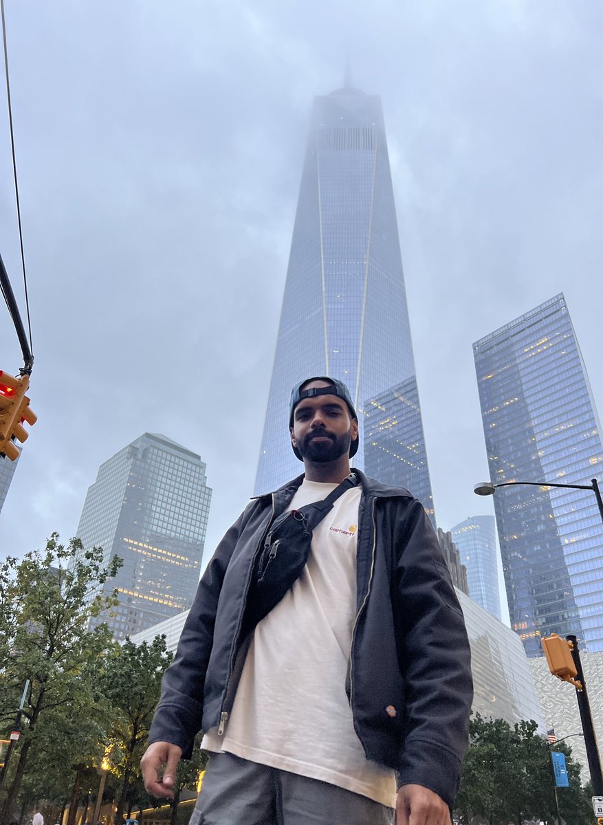 Gurj360's tweet photo. NYC! 🍕☔️🏙️ https://t.co/UGLjfHuzG9
