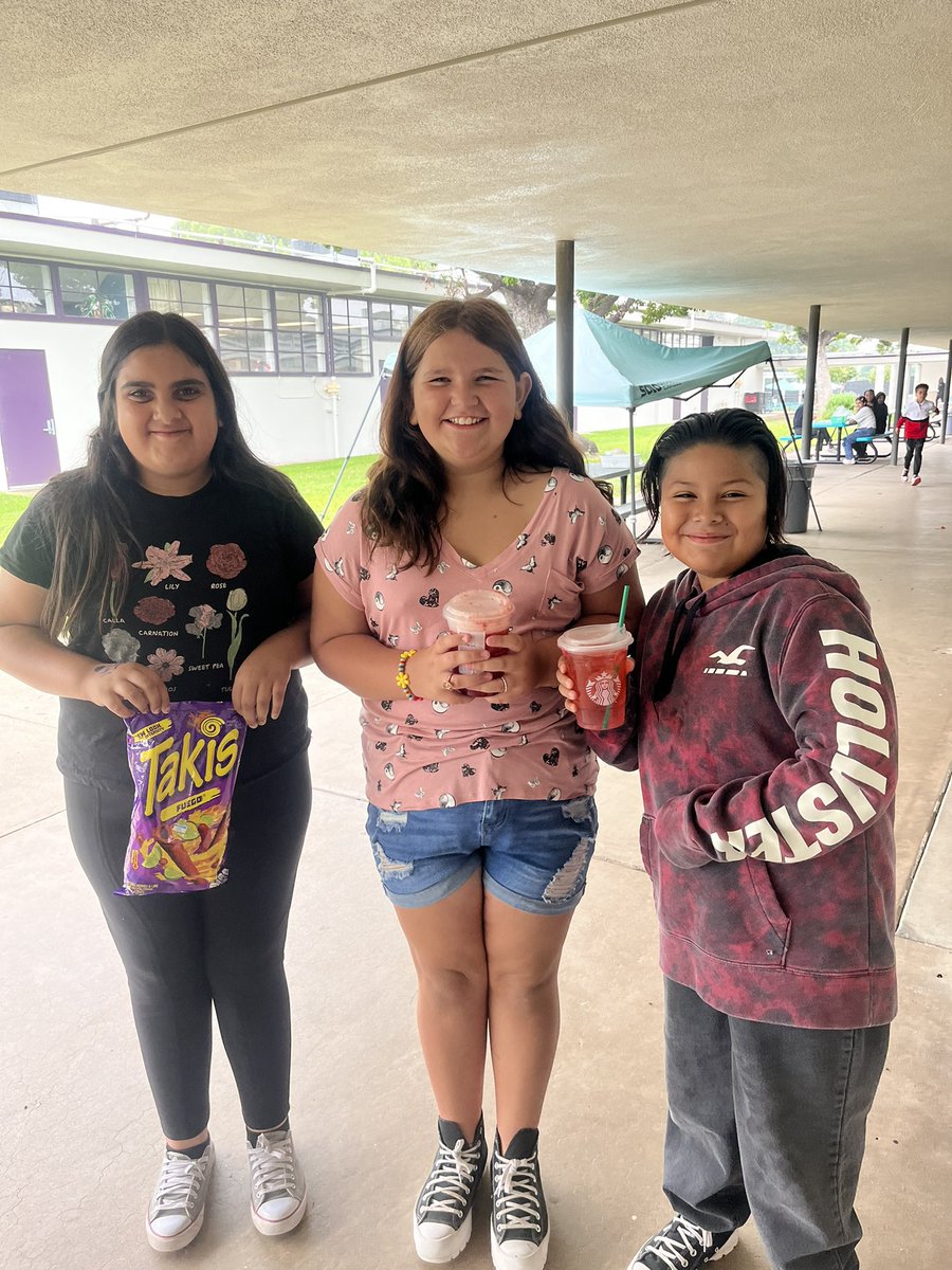 Ms_H5thGrade's tweet photo. Shout out @LizShawcroft for getting some amazing girls some special treats for being outstanding workers. 😍 https://t.co/juaiSFx4DC
