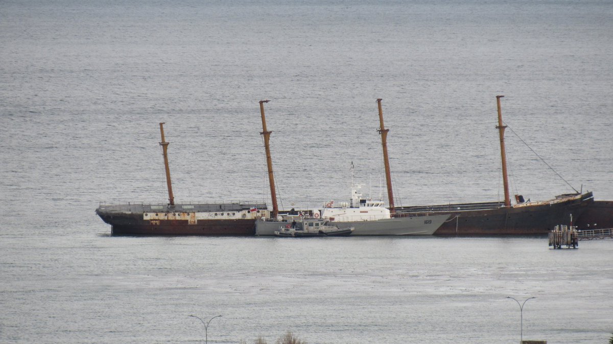 Buenas noches navegantes!!
Antiguos Muelles de #PuntaArenas.
<a href="/hacerfotos/">Antonio (@hacerfotos)</a> <a href="/gore_magallanes/">Gore Magallanes Oficial</a> <a href="/apuntesyviajes/">Apuntes y Viajes</a> <a href="/Austropatagonia/">Alfredo Soto Ortega</a> <a href="/s_vitalia/">✨VITA.COLIBRI✨</a> <a href="/Fotos_DeChile/">Chile En Imágenes 📸</a>