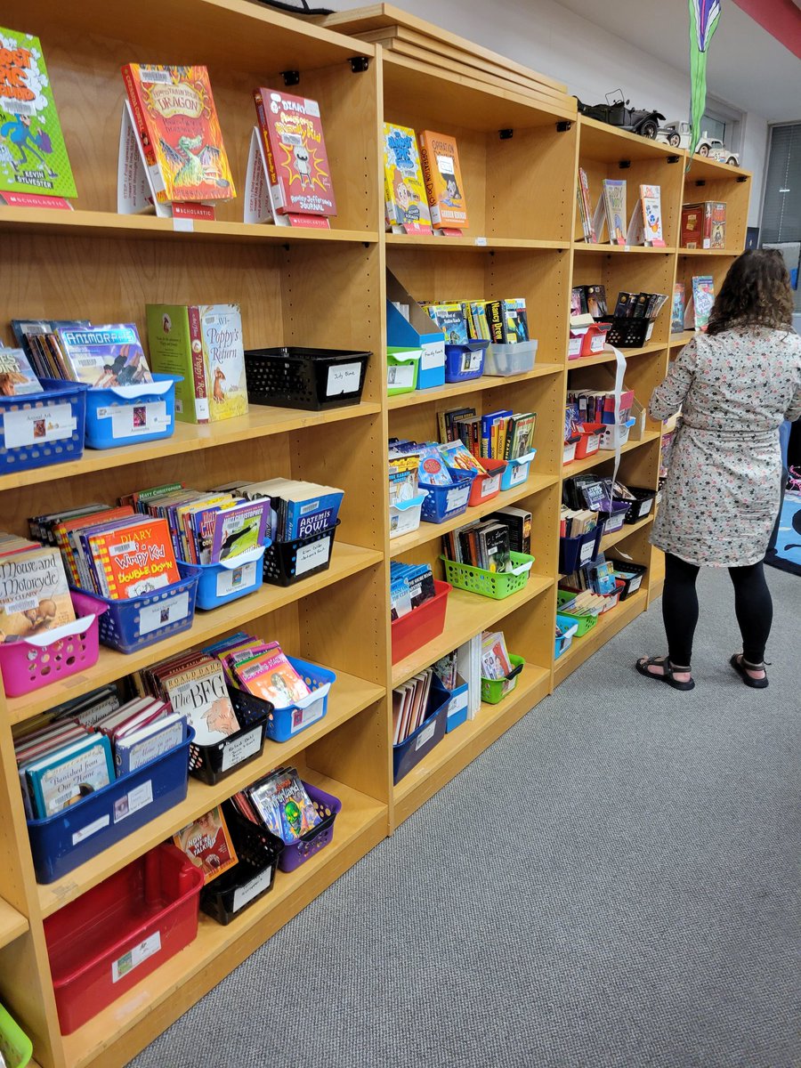 sheagrade3's tweet photo. Today we had our first visit to the @StJamesOCSB Learning Commons. Thank you @MsJennLC for showing us around! https://t.co/Azv5OFYcVW
