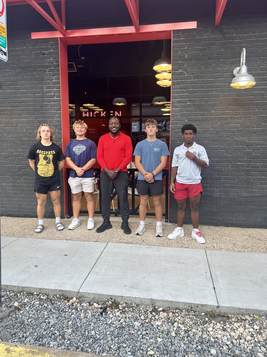 Thank you <a href="/HattieBs/">Hattie B's Hot Chicken</a> for having us for this week’s RB dinner #RBU

#Woodrow #HeismanHigh
<a href="/WoodrowFootball/">Woodrow Wilson Football</a>