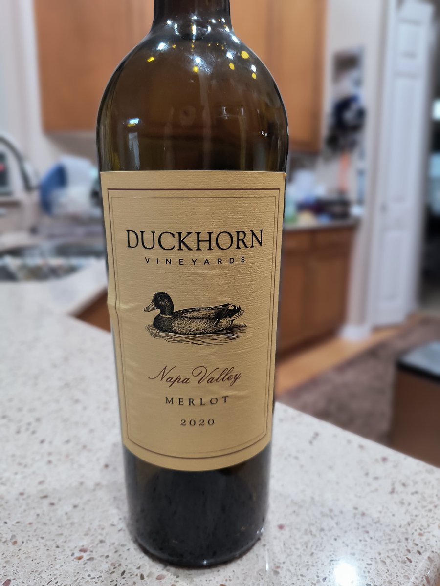 WineDirty's tweet photo. Just had second bottle from cellar, with hot dogs on pumpernickel bread and barbecue black eyed peas...

@duckhornwine https://t.co/JLM2rOEwYn