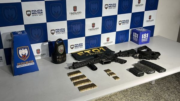AGazetaES's tweet photo. Fuzil com mira holográfica é apreendido pela Polícia Militar em Vitória [ https://t.co/XoqclWYR6K ]

Armamento de grande poder de fogo foi encontrado durante um patrulhamento em Santa Tereza, nesta terça-feira (26) https://t.co/u08WbslQE0
