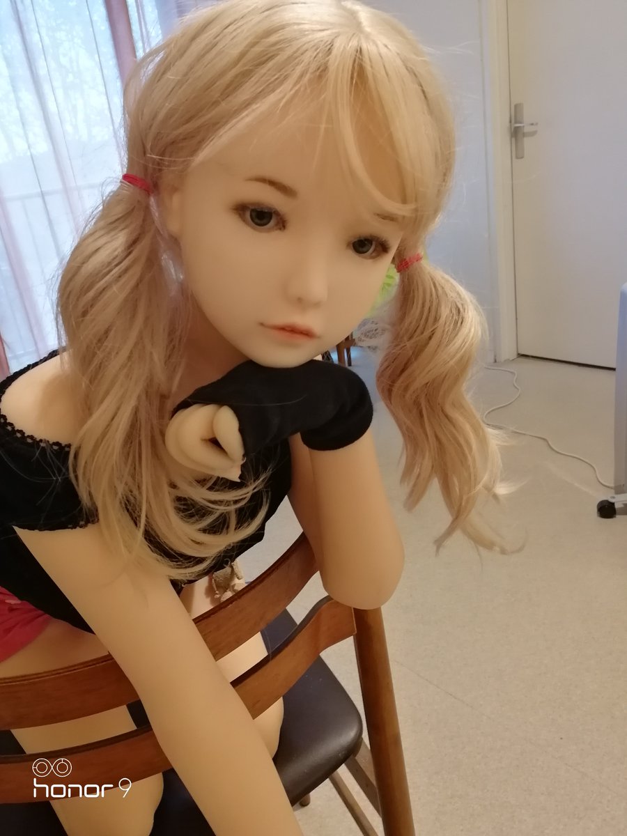 twikos559655's tweet image. even during the week Aoi continue to be a complicated roommate ;( #dsdoll #artetokyo #exdoll #aoi #butterfly