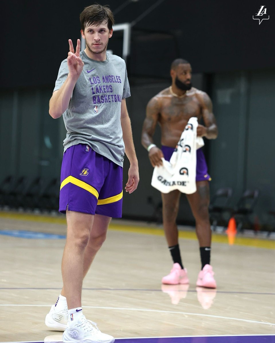 Lakers's tweet photo. ✌️ https://t.co/GcooxcSPca