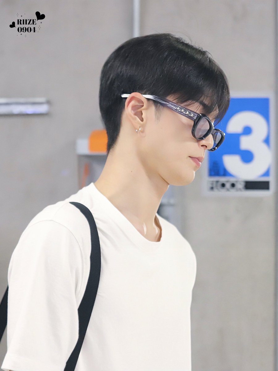 riize__0904's tweet photo. 230926 bkk 😎

#SEUNGHAN #승한 #RIIZE https://t.co/5h3nMudeHQ