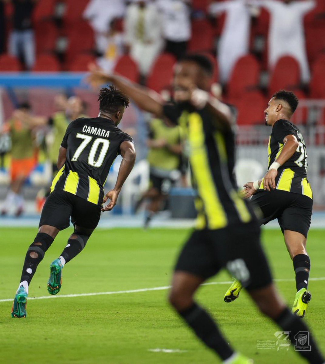 انت معا او ضد 

هل تود تجديد عقد كمارا مع الاتحاد 

اعطونا رايكم ..