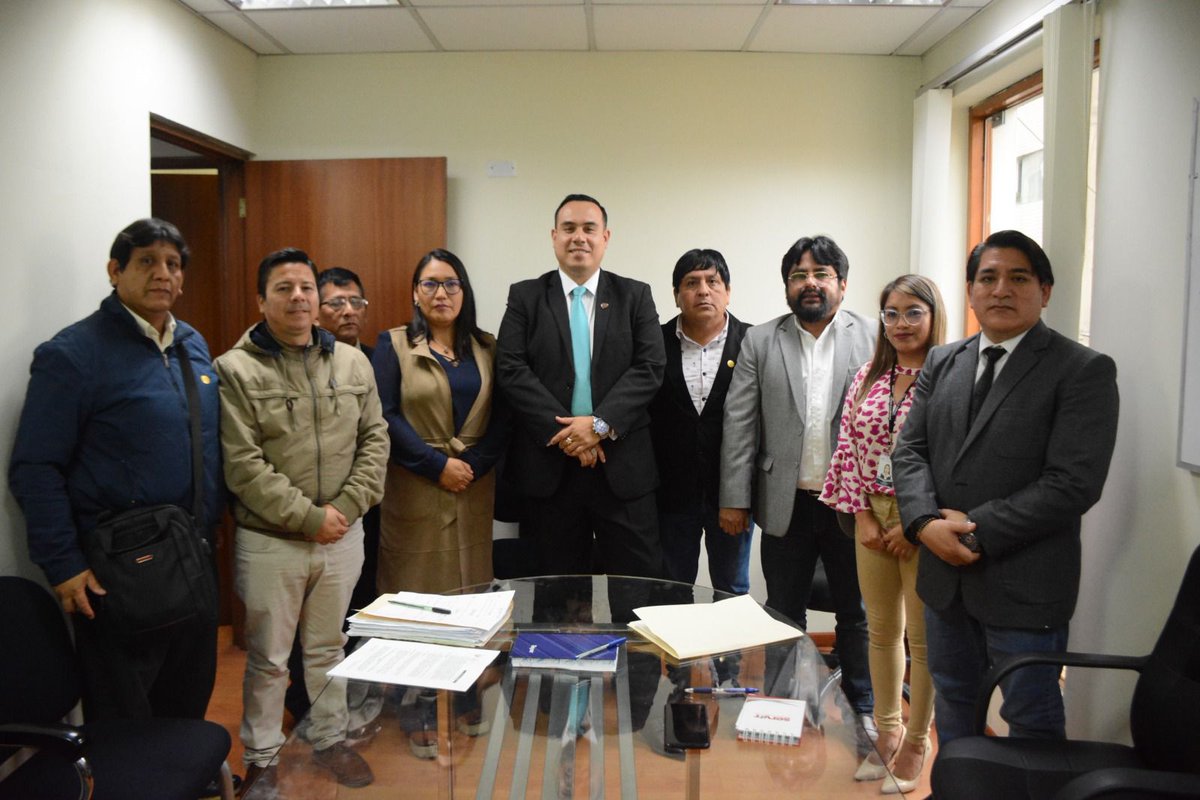 CONFETEP's tweet photo. Seguimos gestionando en el Congreso de la República, la aprobación del bono de 600 soles, a favor de para 562 mil trabajadores estatales, de los Decretos Legislativos 276, 728, 1057 y Leyes Nº 30057, 29709 y 28091, del Gobierno Nacional, Gobiernos Regionales y Gobiernos Locales. https://t.co/YaaXqn2dCb