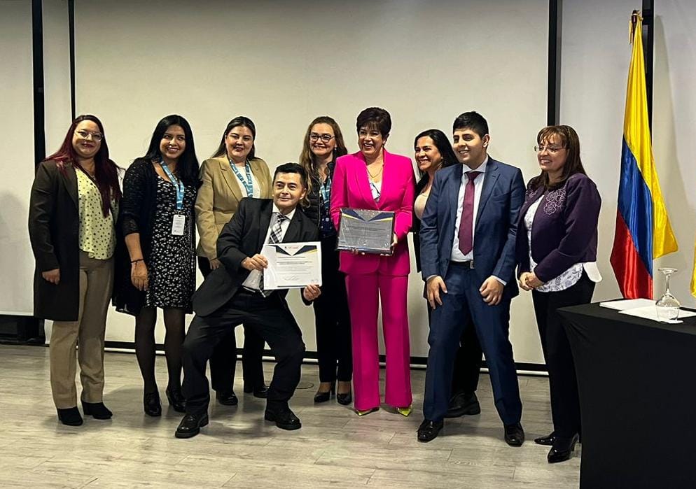 SubRedSurOcci's tweet photo. ¡Estamos de celebramos en @SubRedSurOcci! 🎉 Hoy, recibimos de parte de @SectorSalud certificación de 5 sedes como instituciones #IAMII. 

🏥 Esta distinción acoge a nuestros Centros de Salud: Abastos, Alcalá Muzú, Asunción Bochica, Pablo VI y el Hospital Bosa Centro. 👏 https://t.co/7b3dHg9Ujl