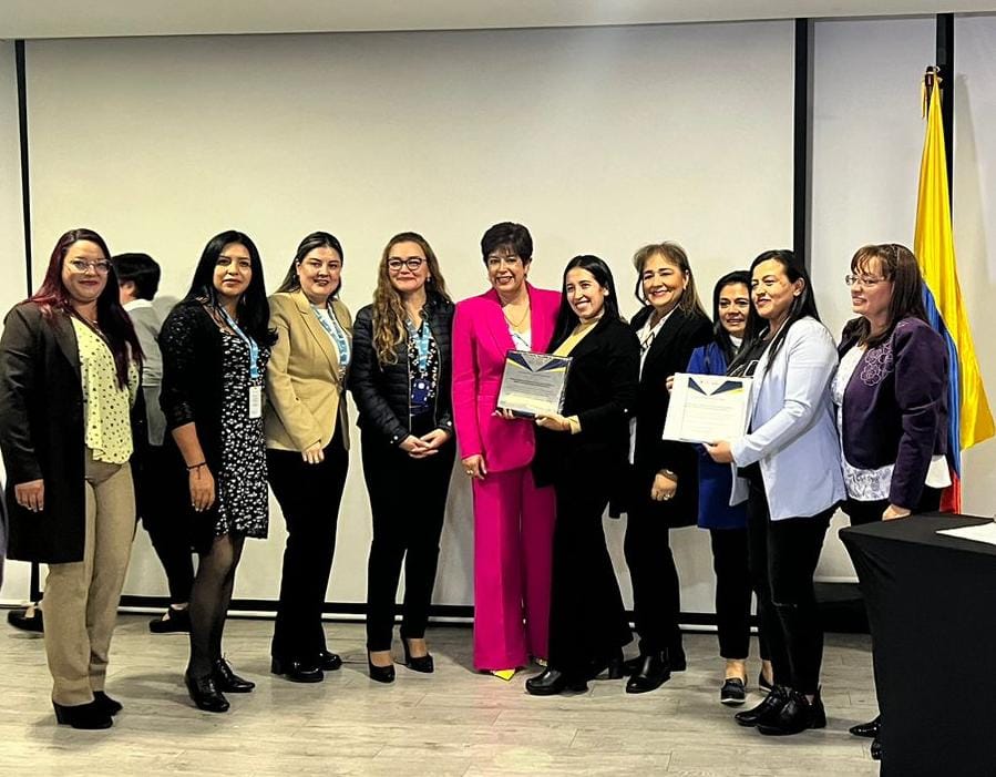 SubRedSurOcci's tweet photo. ¡Estamos de celebramos en @SubRedSurOcci! 🎉 Hoy, recibimos de parte de @SectorSalud certificación de 5 sedes como instituciones #IAMII. 

🏥 Esta distinción acoge a nuestros Centros de Salud: Abastos, Alcalá Muzú, Asunción Bochica, Pablo VI y el Hospital Bosa Centro. 👏 https://t.co/7b3dHg9Ujl