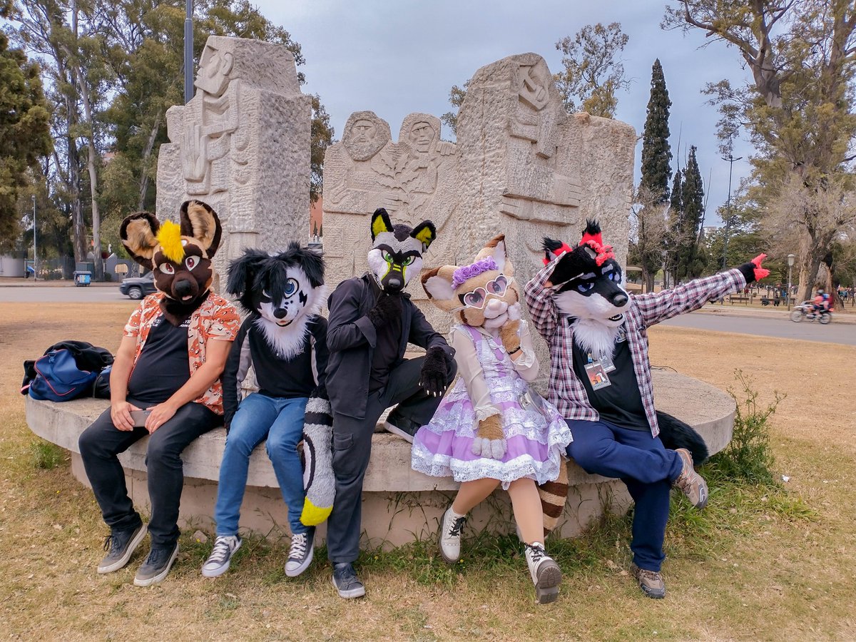 💜YA LOS EXTRAÑO PANAS !!! los quiero mucho :3 gracias por un finde tan bonito! @PochiOreoCollie @dackerth , @AmarulWildDog Markov, Foto por @MagerMajestry