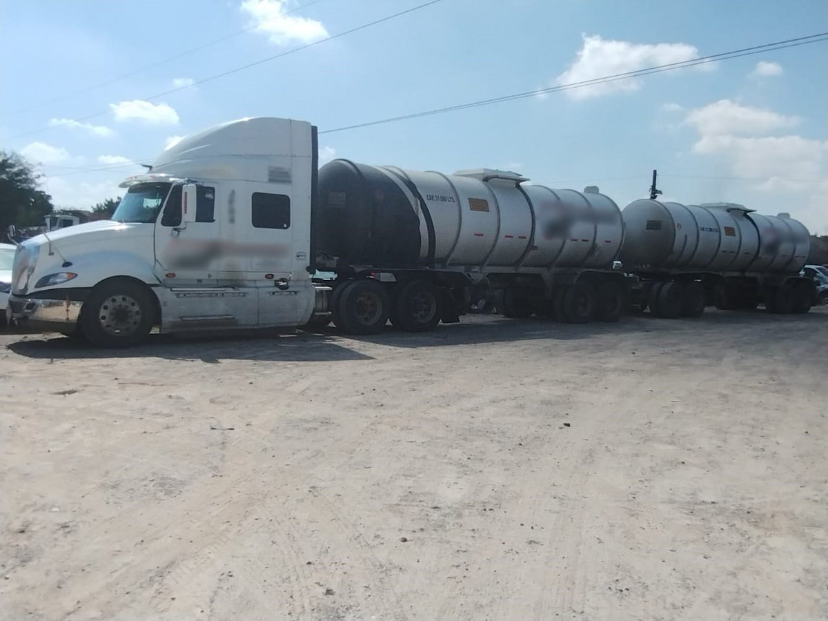 GN_MEXICO_'s tweet photo. Como parte de los operativos contra el robo de hidrocarburos, en el municipio de Ciudad Valles, #SLP, la #GuardiaNacional detuvo al conductor de un tractocamión que transportaba alrededor de 63 mil litros de combustible, sin la documentación que acreditara su legal procedencia. https://t.co/XiJGFmsDzw