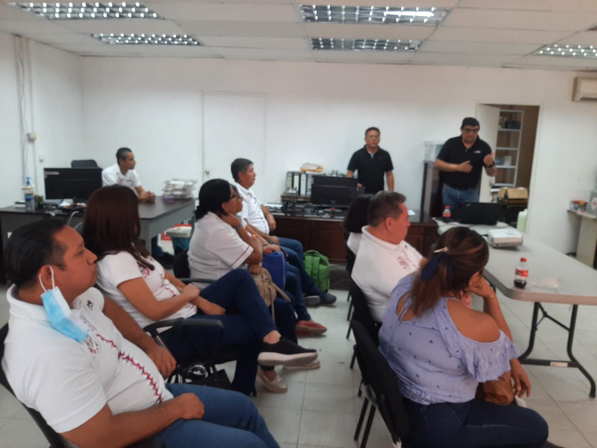 INE_TABASCO's tweet photo. En el marco de la #CAI2023-2024, EL E.D de la VRFE, Julián Darío Perera Oliveres coordinó la Reunión de trabajo con personal de Módulos 270451 ambos turnos y 270452 del #INE #TABASCO en #CENTRO. https://t.co/N7nMwdUZP6