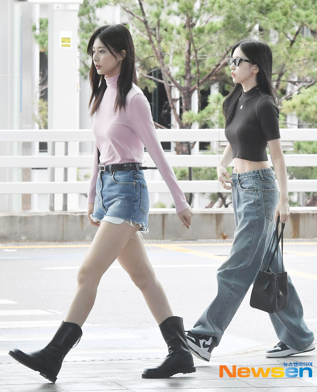 godmitzu's tweet photo. MiTzu look so cute with their height difference https://t.co/qL8lOHrdp1