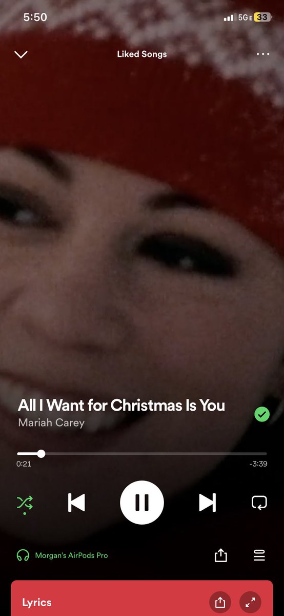BSpringsteeen's tweet photo. i saw Halloween decorations for sale at Walgreens in August therefore I can absolutely rock Mariah in September (basically Oct) https://t.co/jPaARQllrO