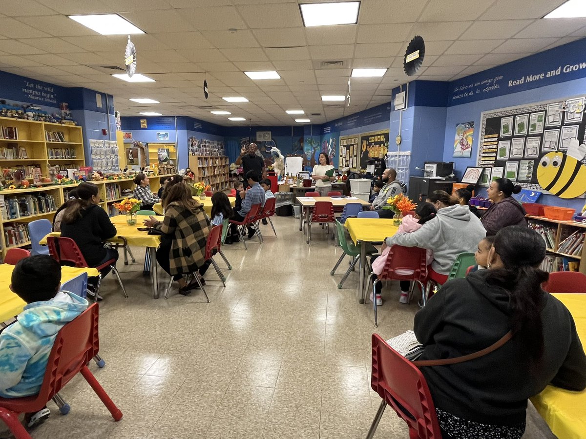AtaraBoker's tweet photo. Breakfast for champions 🏆 today @ps007_k  as students and their parents celebrated those who scored commanding on the NYSESLAT. These students are privileged to be bilingual. What a wonderful accomplishment @NYCDistrict19 @TamraCollinsD19 @NYCMultilingual https://t.co/H8GcVy1dl8